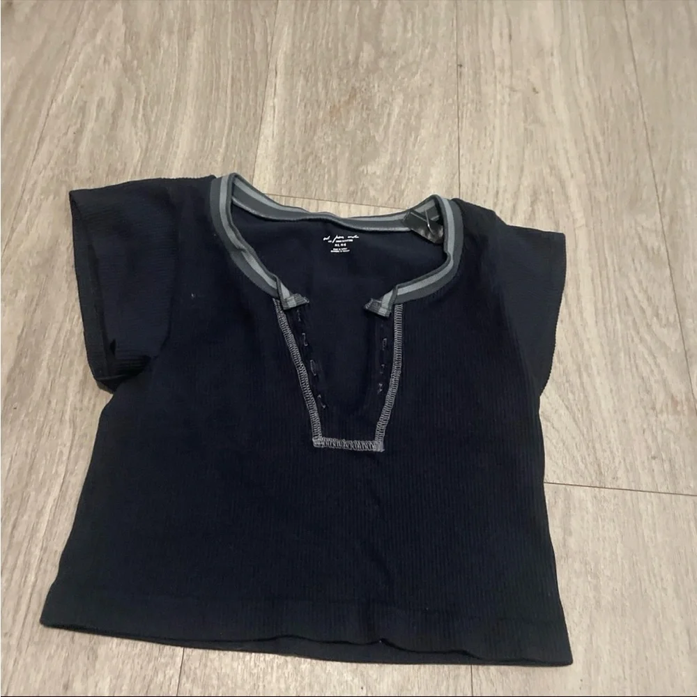 Urban Outfitters Crop Top - Picture 1 of 2
